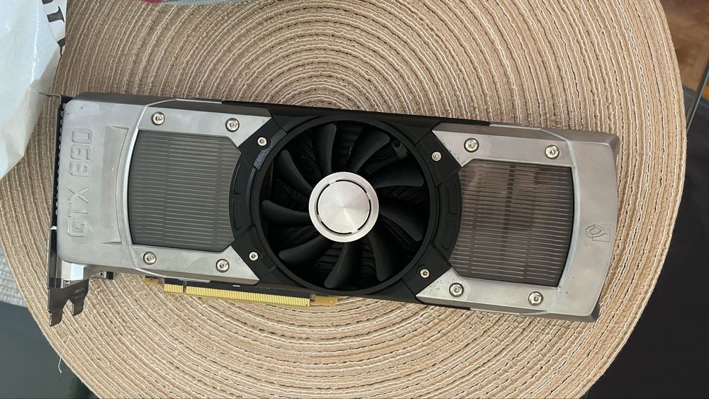 Placa gráfica  Nvidia GTX 690