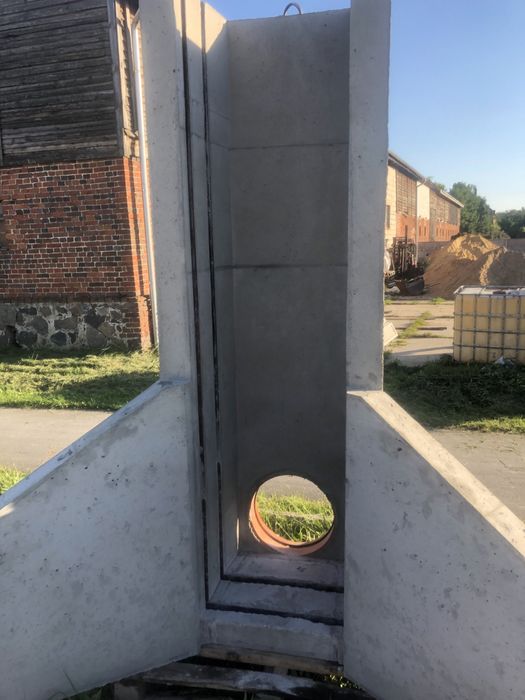 Mnich tama zapora spust do stawu