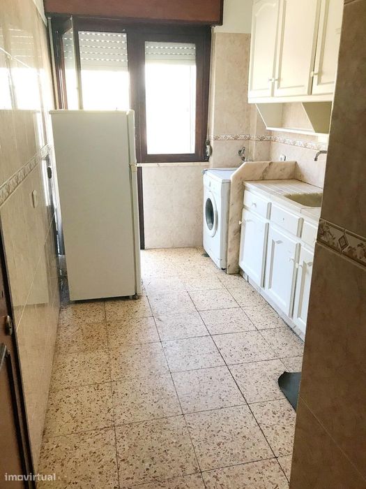 T2 luminoso em Odivelas com marquise!