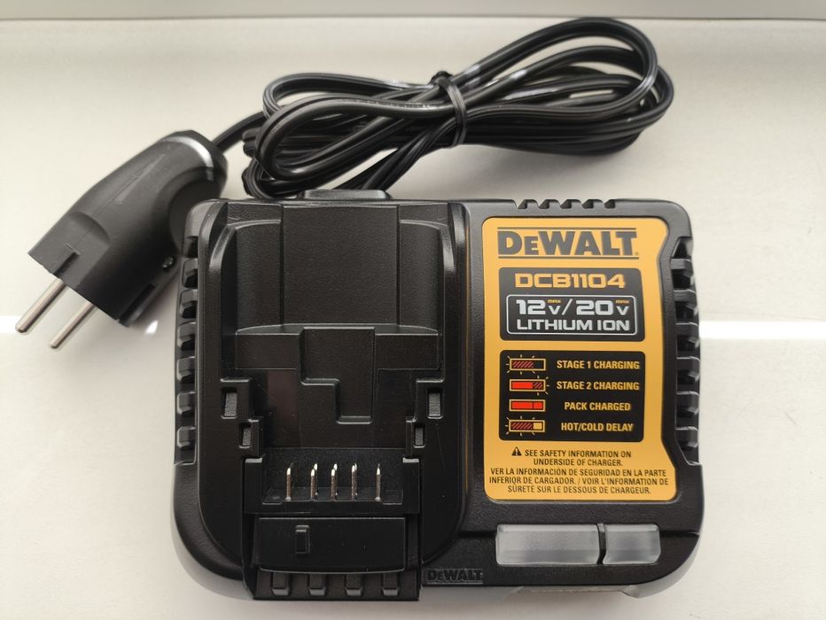 Зарядний пристрій Dewalt dcb1104