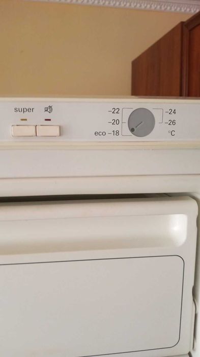 Морозильна вертикальна камера Siemens