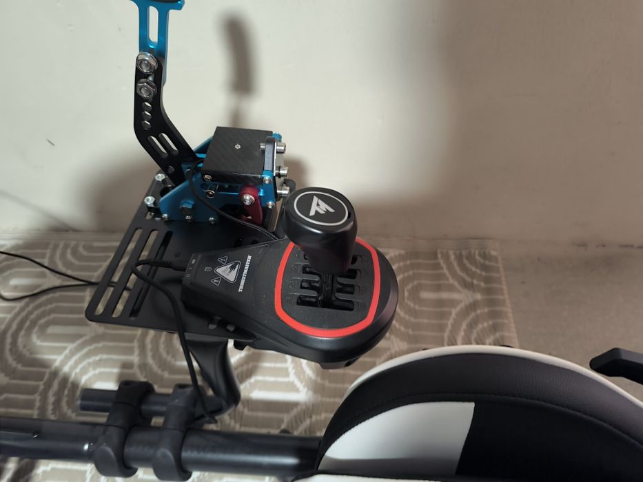 Thrustmaster TH8s shifter zmiany biegów