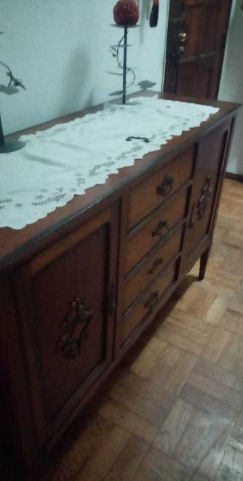 Móvel antigo em excelente estado...