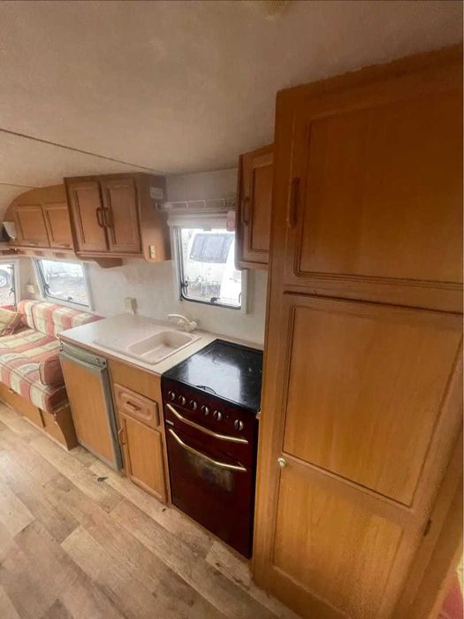 Caravana Avondale Rialto 640/6 – 6 Lugares – Duplo Eixo