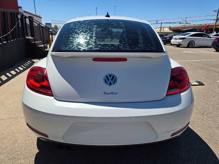 Volkswagen Beetle SE      2016