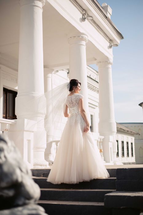 Ніжна весільна сукня