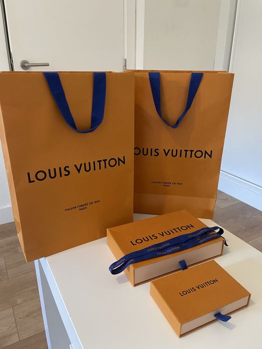 Caixa rigida e sacos ORIGINAL  da Louis Vuitton