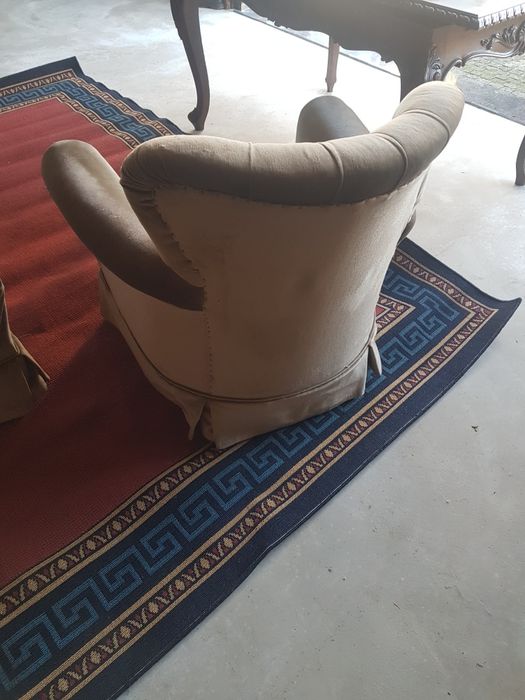 Terno se sofás com capitone