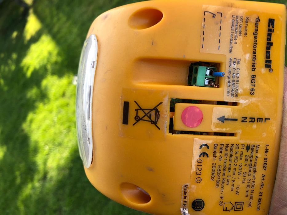 Silnik do bramy podnoszonej z pilotem.