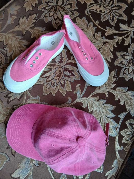 Кеды малиновые  новые р.39/25 см плюс бейсболка