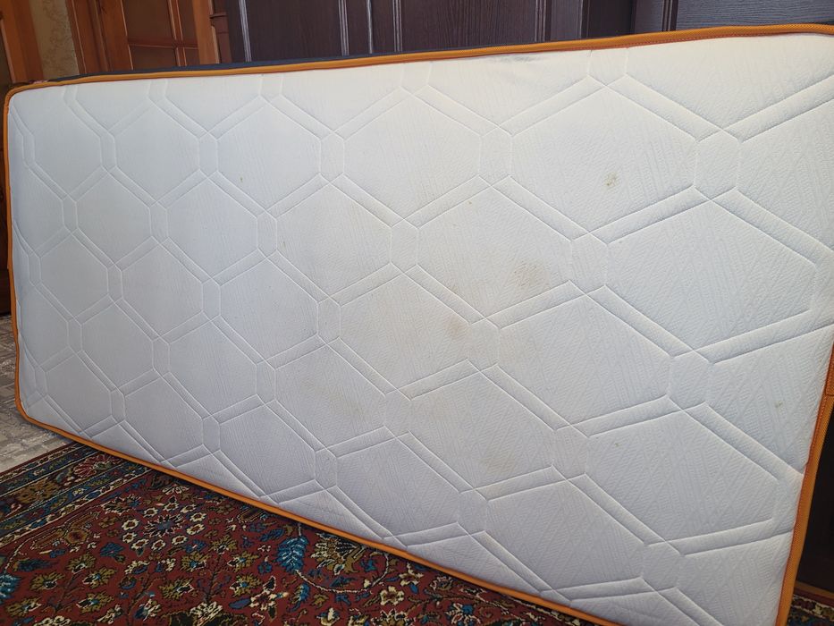 Продам б/у матрас 900×1900 мм