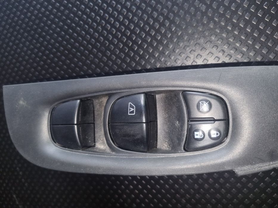 Управление стеклоподъемником передним левым Nissan Rogue 14-20