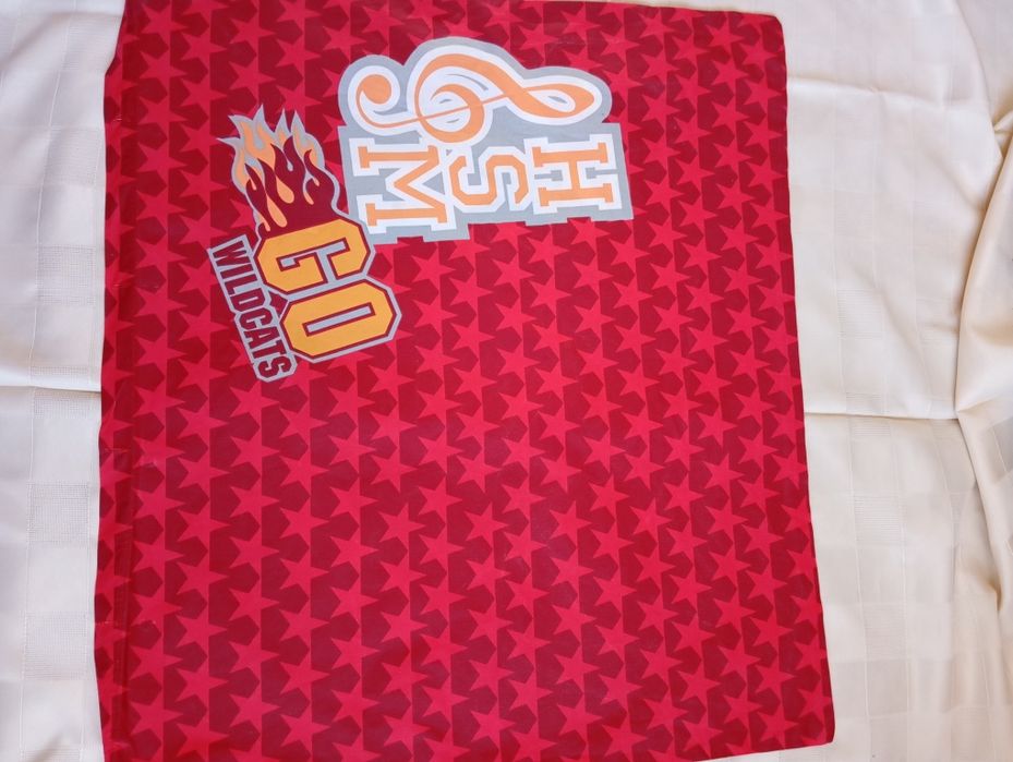 Постільна білизна ( підковдра  1,5*1,9 та наволочка 07*0,8)