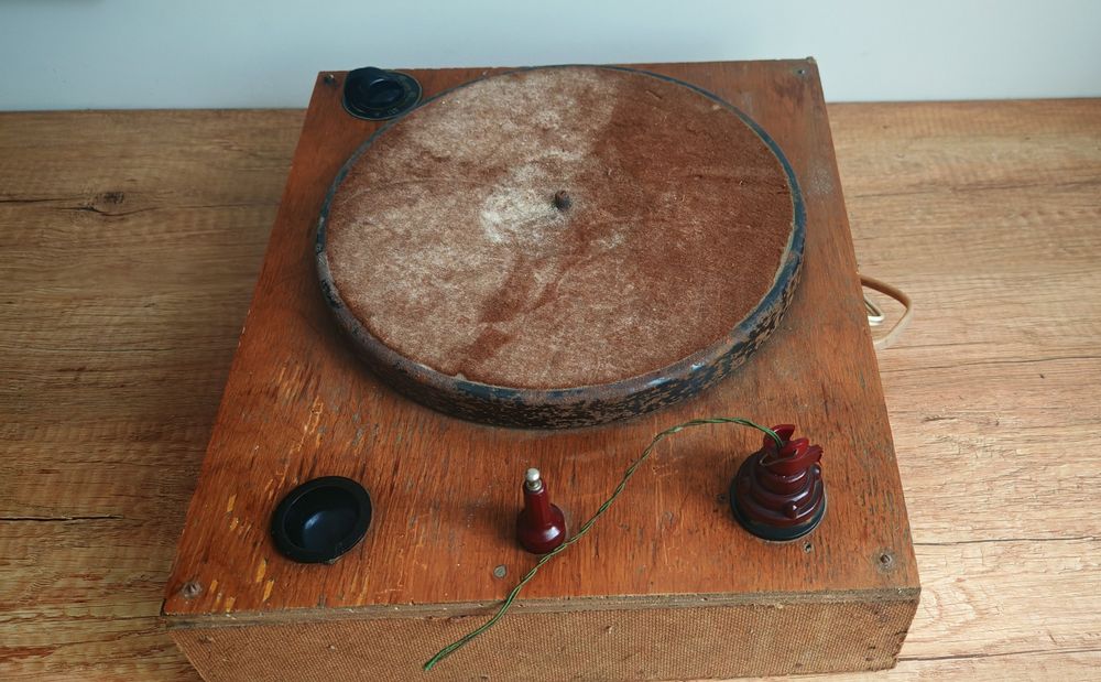 Stary gramofon , 3 prędkosci talerza