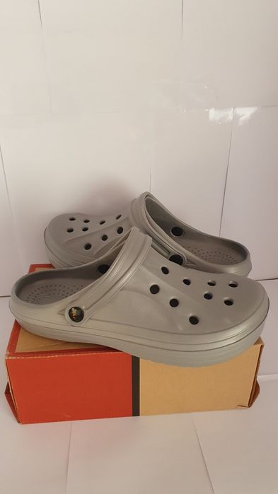 Klapki  / crocsy  / chodaki męskie szare uniwersalne w rozmiarze 42