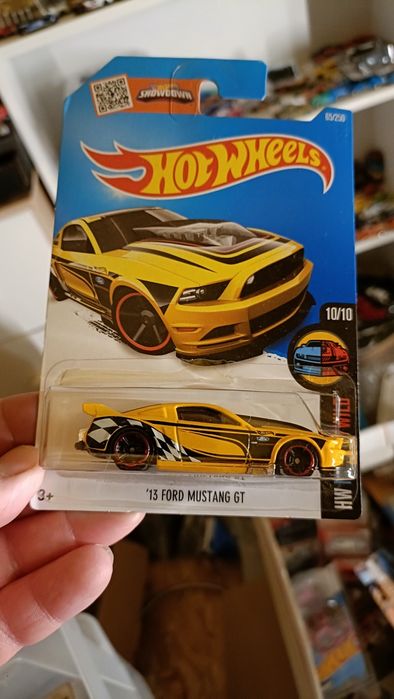 '13 ford mustang gt hot wheels