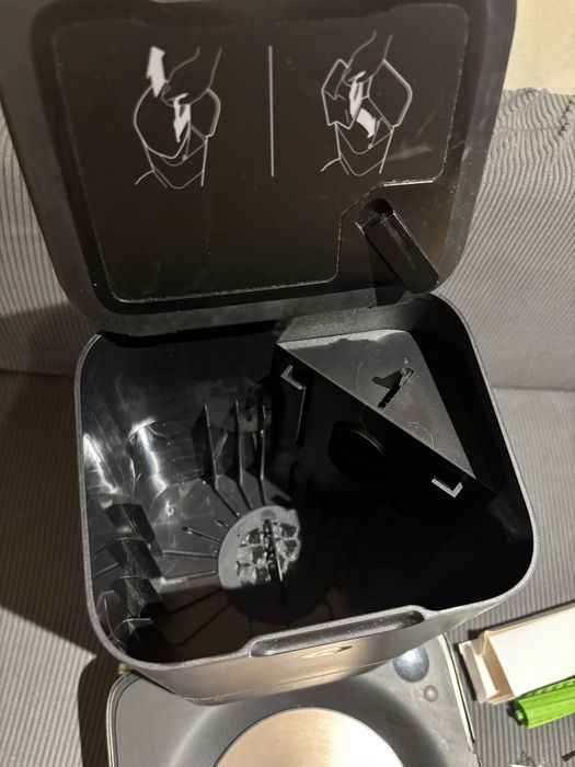 iRobot Roomba S9 + stacja Clean Base - sprawny, wymaga wymiany baterii