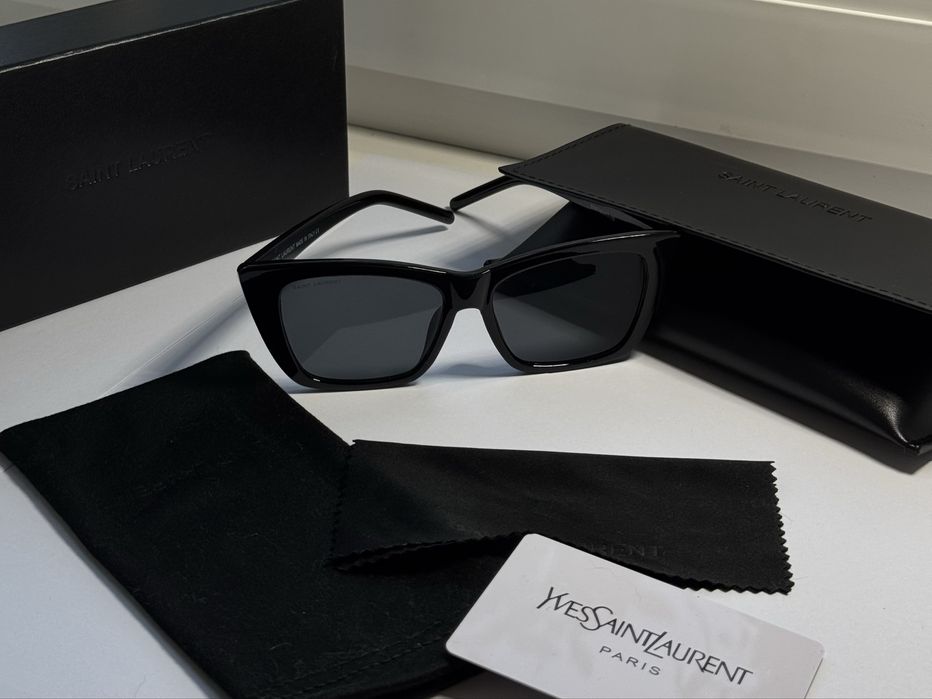 Сонцезахисні окуляри YSL