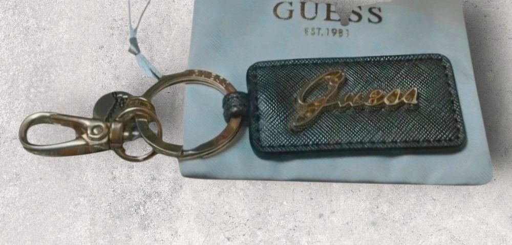 Porta Chaves Guess