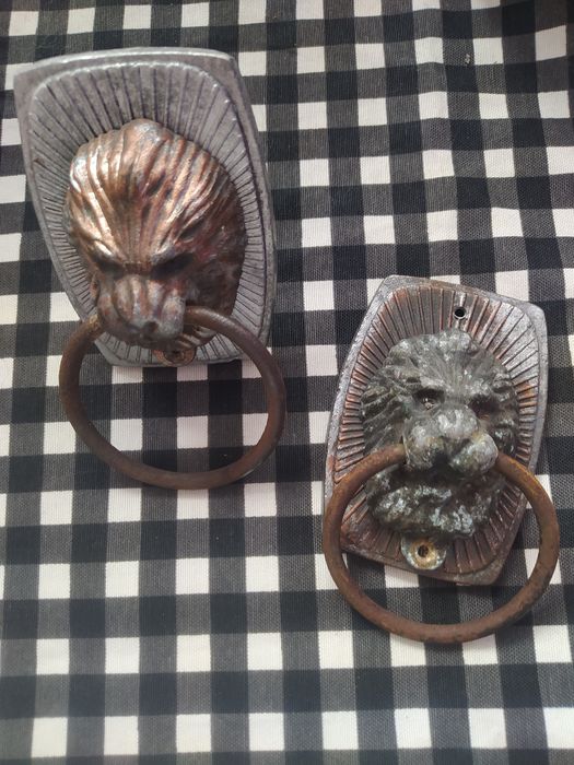 Дверная ручка лев