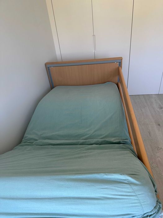 Cama Articulada Elétrica com Colchão, Grades de Proteção e Trapézio – Medley Ergo Tilt – Excelente Estado – Com Entrega e Montagem –