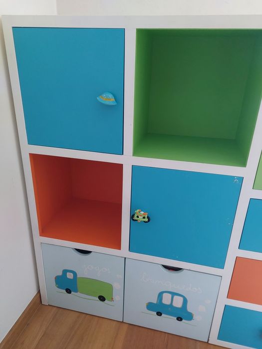 Estante e mesa de cabeceira criança Cristiana Resina