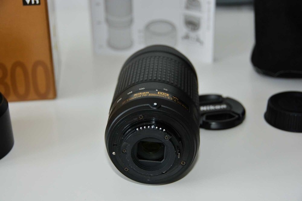 Objetiva Nikon AF-P DX 70-300mm f/4.5-6.3G ED VR (Como Nova)
