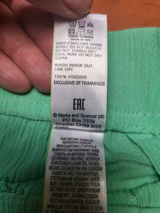 Zielone spodenki M&S w rozmiarze 48