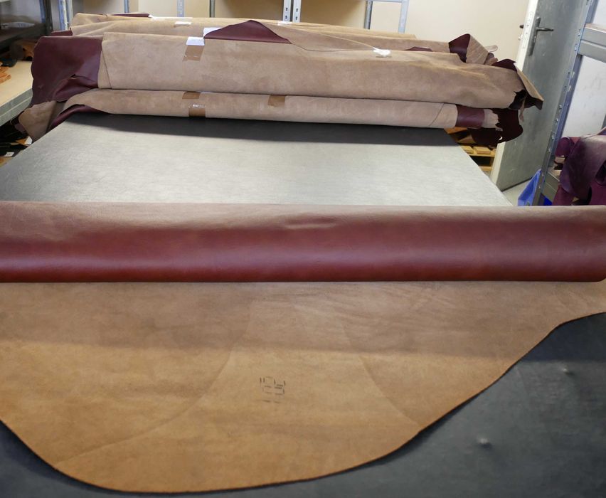 Brazylijska Skóra naturalna Bydlęca Licowa – Oil – Kolor Mahoń 129 m²