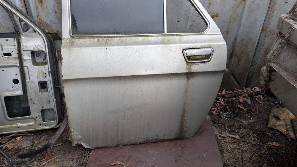 Кришка багажника газ 31105 газовий балон двері передні задні Волга