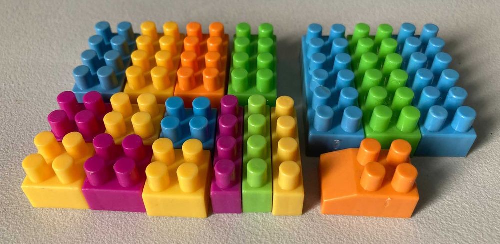Set of 17 Small Building Blocks