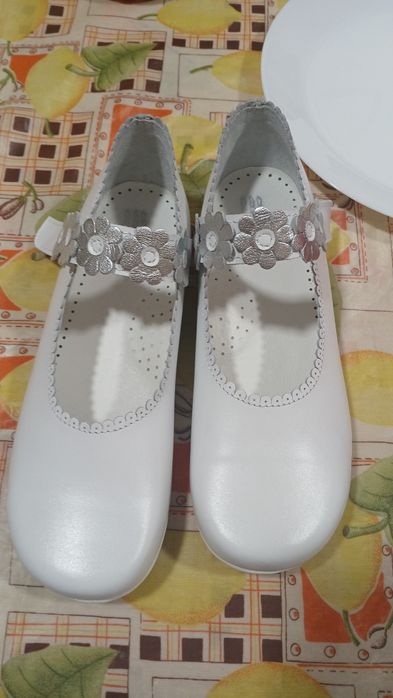 Sapatos de pele novos numero 36