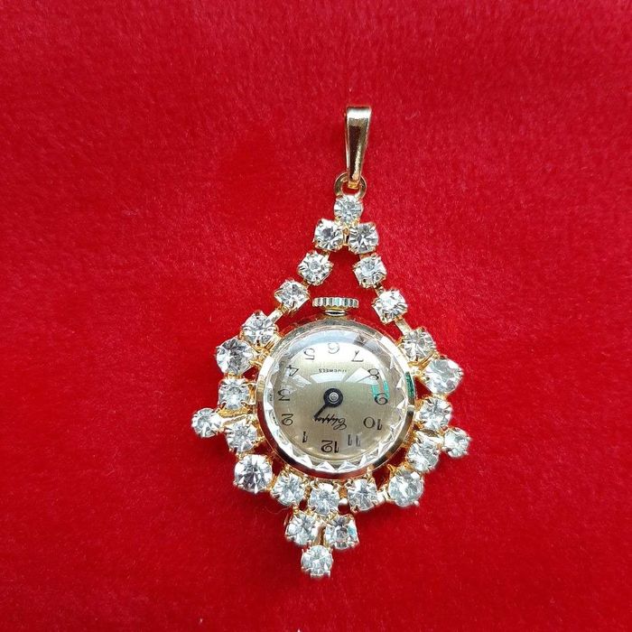 Вінтажний механічний кулон- годинник Clipper 17 Jewels ( на ходу)