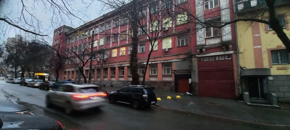 Без %.  1й этаж с отдельным входом - 650 м.кв., Шевченковский район.
