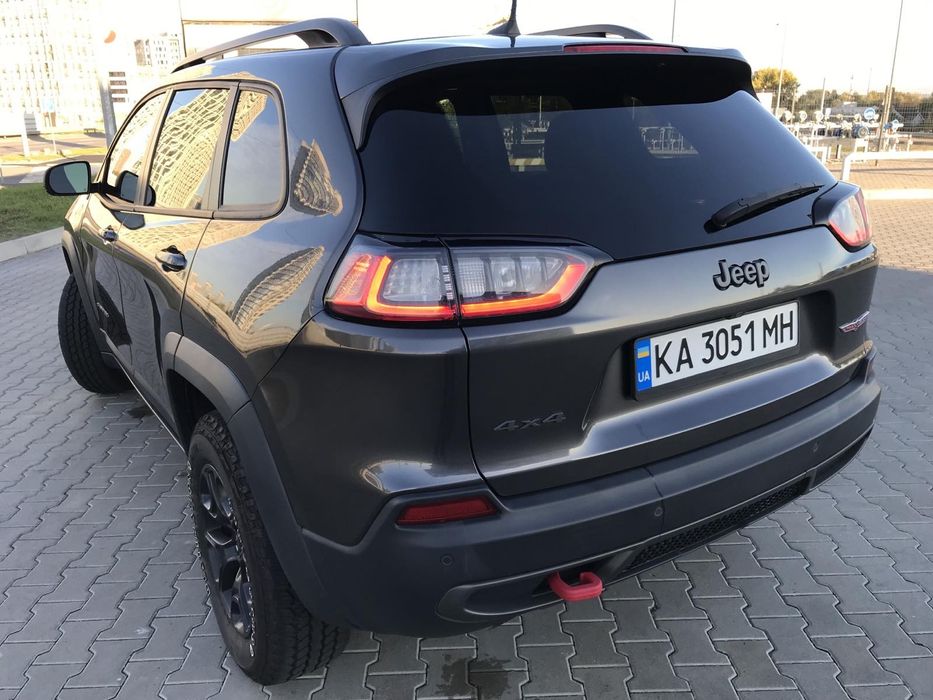 ДЖИП чероки трейлхок 2018г. пробег 91000км.