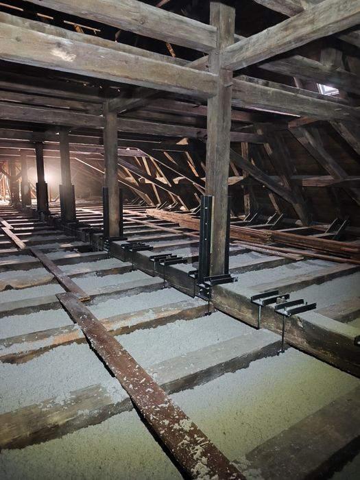 Ocieplenie i naprawa izolacji poddasza w jeden dzień; Celuloza Thermofloc F λ 0,037 bez boru