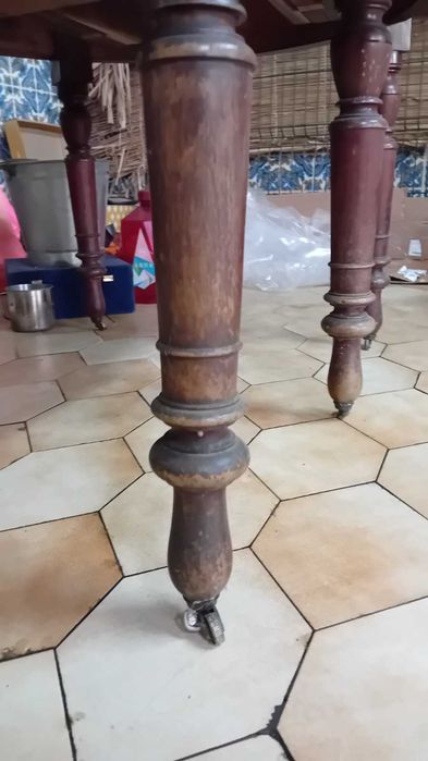 Mesa antiga estilo romântico