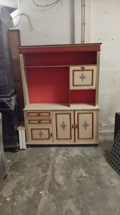 Móvel  antigo pintado a mão  para restauro