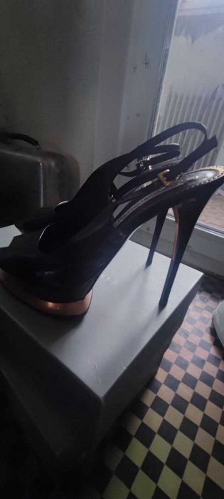 дизайнерские босоножки бренда Gianmarco Lorenzi