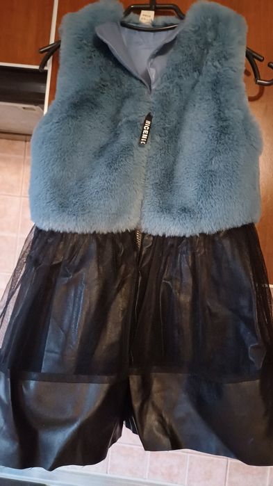 Меховая жилетка с кожзамом