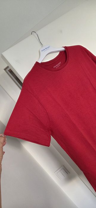 Primark, klasyczny czerwony t-shirt, z bawełny