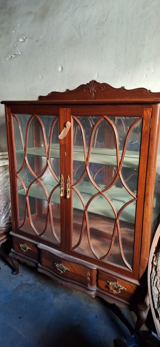 Cristaleira com 2 aparadores