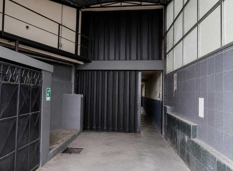 Armazém 1.500m com licença industrial