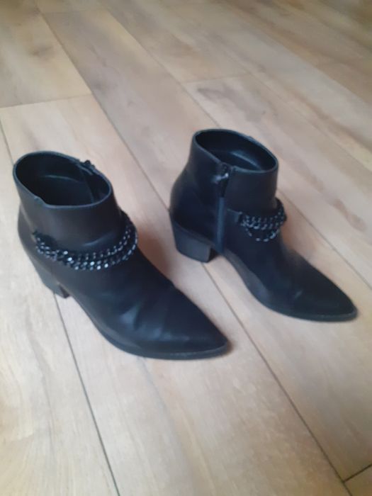 Czarne kowbojki do kostki