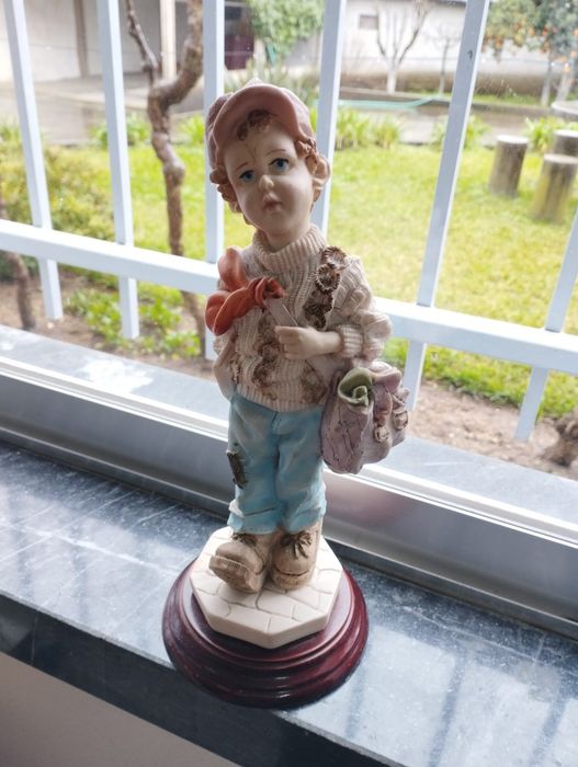 Boneco estudioso