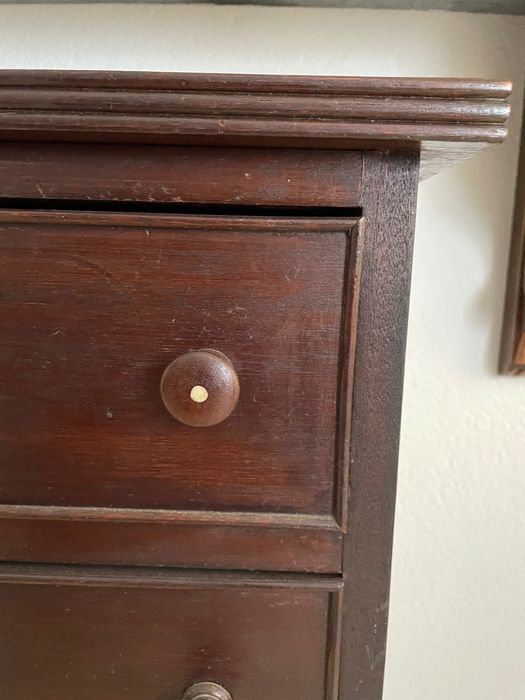 Móvel madeira castanho vertical com gavetas