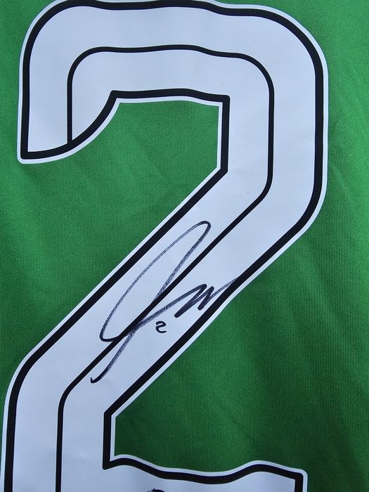 Camisola de jogo oficial assinada L Miller(internacional Australiano)