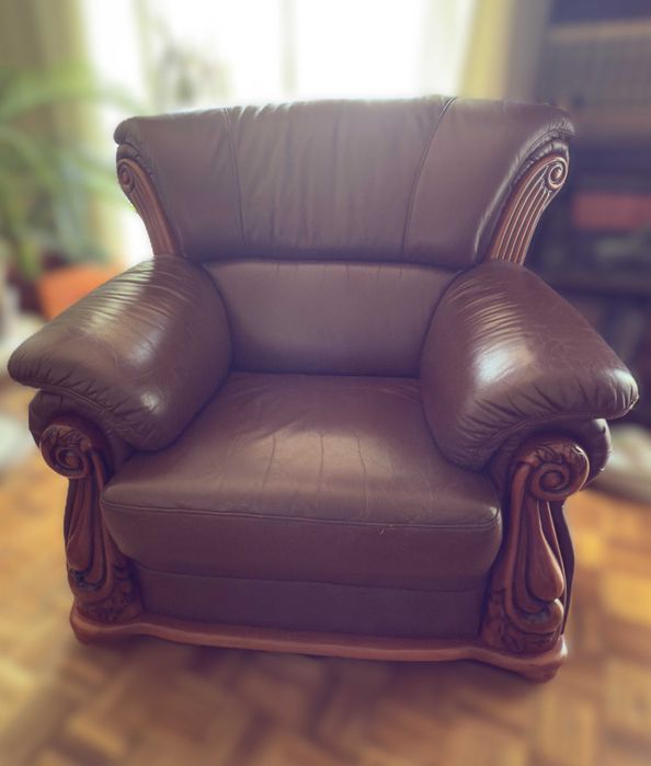 Conjunto de sofás em pele castanha - 3 lugares + 2 individuais!!