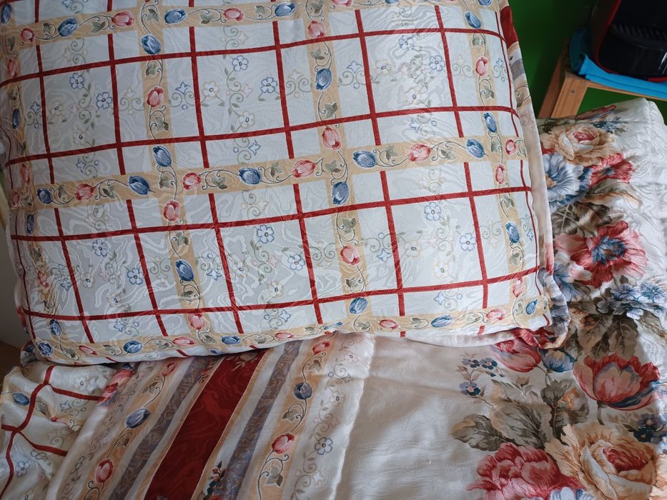 Edredão com almofadas