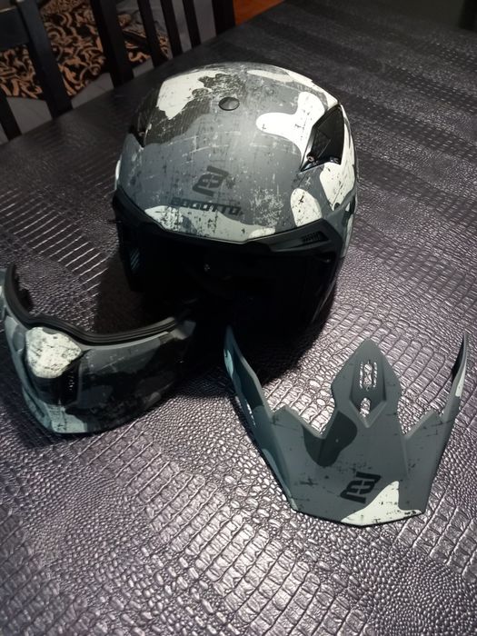 Capacetes semi novos marca GIVI e Bogotto